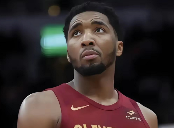 股查查 穆雷轰27+4+8+4仍无缘今日最佳! 对不起, 你碰到创纪录的米切尔了