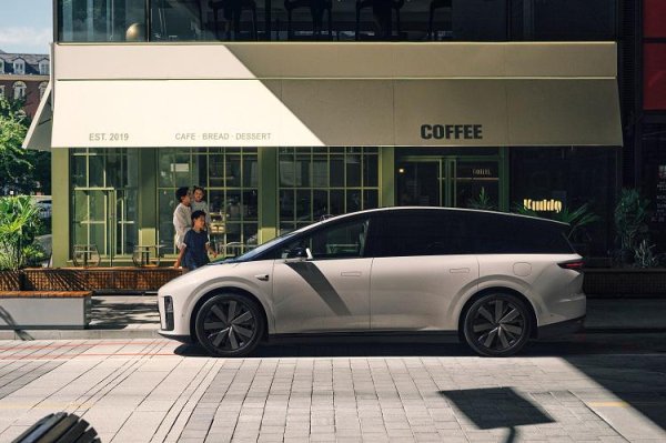 云操盘 理想i8内饰曝光，有媒体可能要赔1000万？